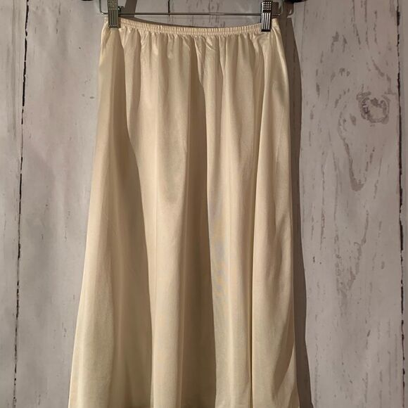 Vanity Fair 1/2 Slip Size Small No Slit - Picture 1 of 2